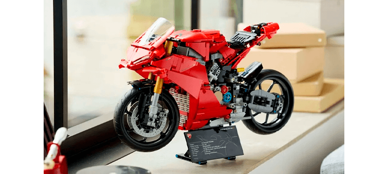 Модель Ducati Panigale V4 S з 1603 деталей